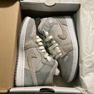 New Jordan 1s. They are not used.